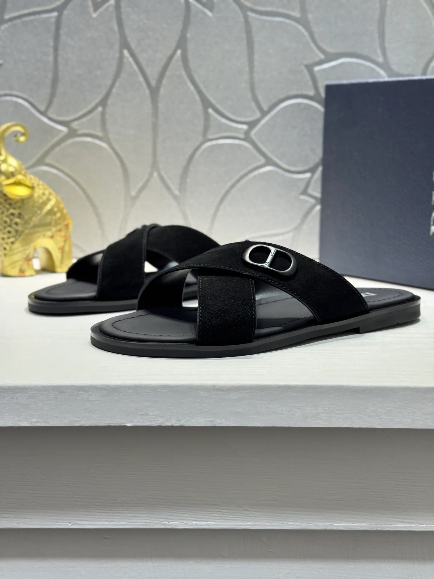 Men's men's shoes 💰320 [New style] 🦇🦇𝐂𝐡𝐫𝐢𝐬𝐭𝐢𝐚𝐧 𝐃𝐢𝐨𝐫 Dior slippers - the latest hot sandals, classic sandals, original replicas, super durable and versatile, cowhide leather with hardware accessories, very comfortable on the feet Look slim and white. Original molded outsole size: 38-44 (.45. Customized